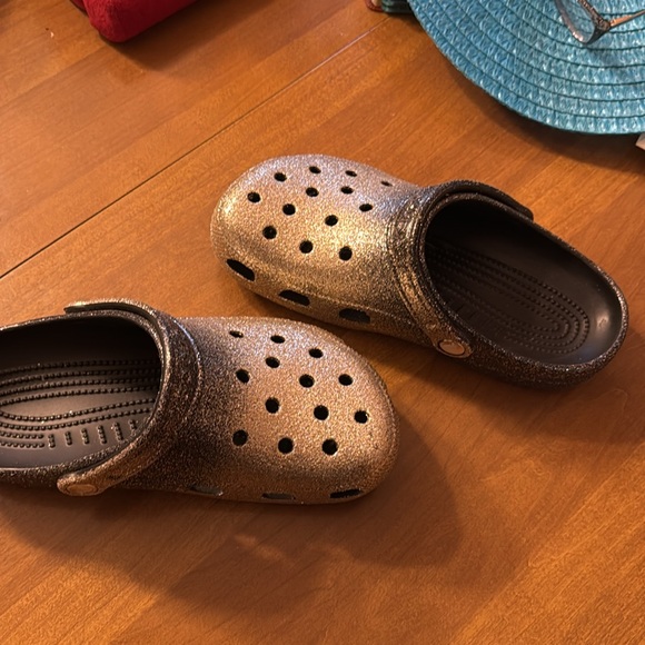 Crocs NWOT, size women 9. Gold/black sparkle ombré shoes. - Picture 6 of 8